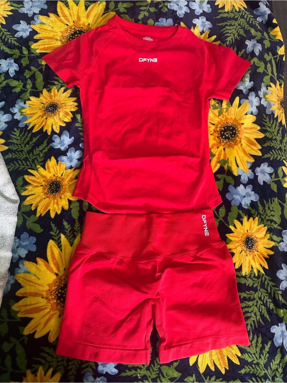 DFYNE Women's Red Performance Shorts Set